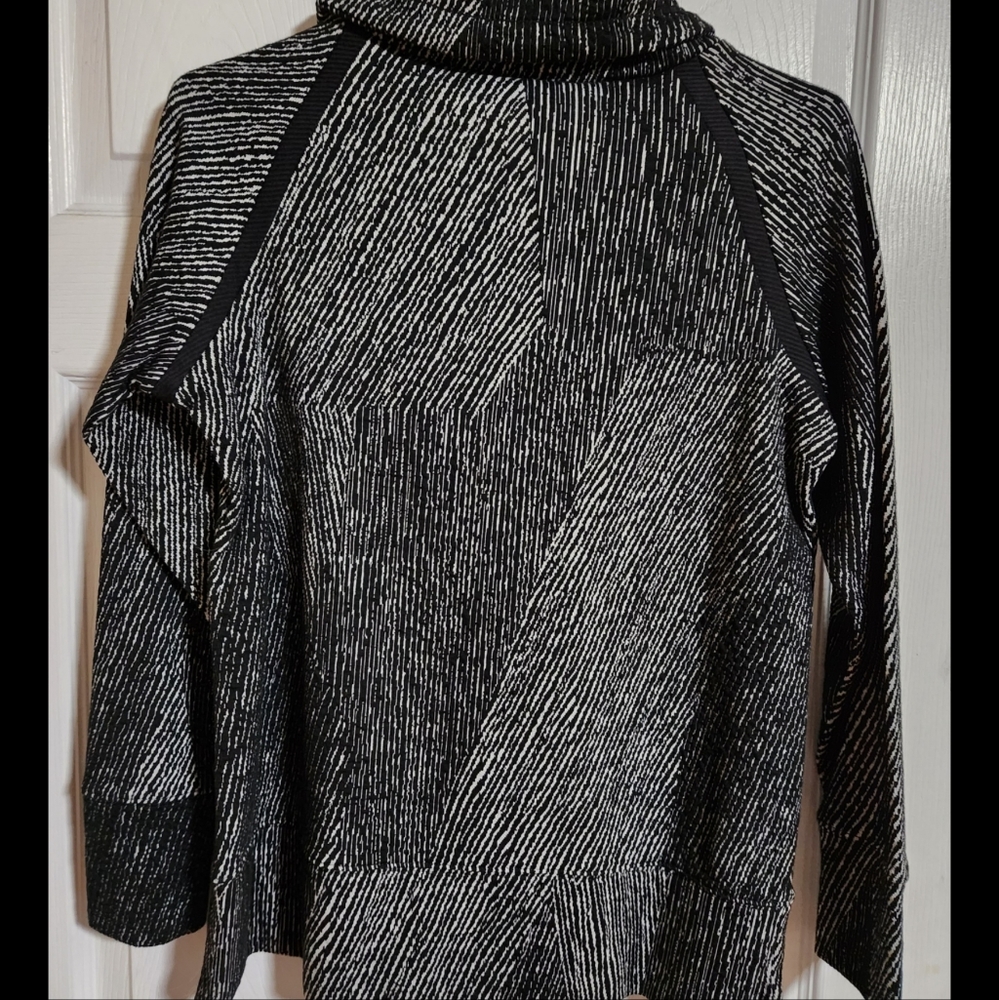 Ladies' Pullover - Picture 2 of 4